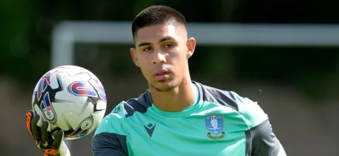 Devis Vásquez asume un nuevo reto en el fútbol inglés. / Foto: Twitter swfc.