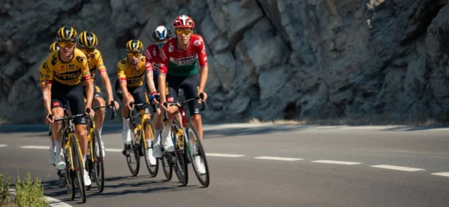 La etapa 2 de la vuelta a España tendrá las emociones de la media montaña. / Foto: Twitter JumboVismaRoad.