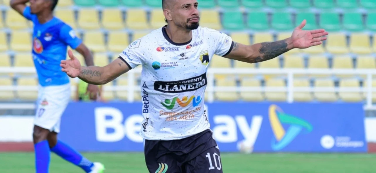 Bryan Urueña anotó su primer gol de la temporada - VizzorImage / Jorge Rotavisky