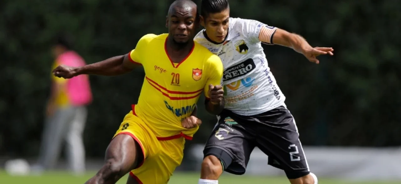 El equipo de Villavicencio está haciendo lo posible para volver a una nueva final - VizzorImage / Andres Rot