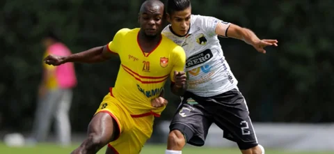 El equipo de Villavicencio está haciendo lo posible para volver a una nueva final - VizzorImage / Andres Rot