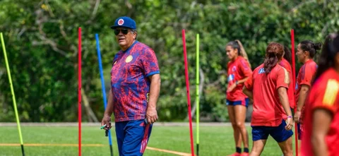 Nelson Abadía y sus cambios de planes con la selección Colombia Femenina. / Foto: Vizzorimage.