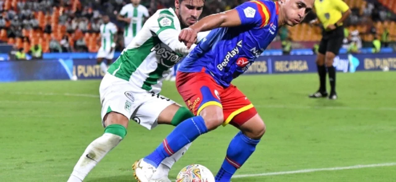 Ángel buscó marcar el tercer gol de la noche en Nacional. / Foto: Vizzorimage.