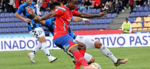El VAR anuló un gol a favor de los locales al minuto 99' - VizzorImage / Leonardo Castro