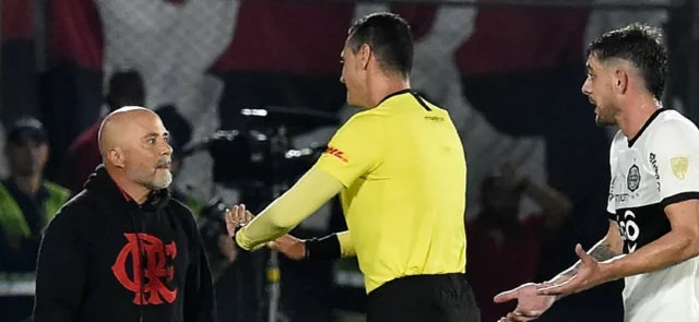 Jorge Sampaoli y Wilmar Roldán - Foto: AFP