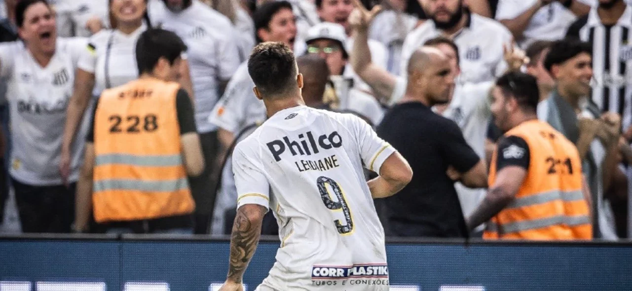 Santos le ganó sobre el final a Gremio. Foto: X/@SantosFC