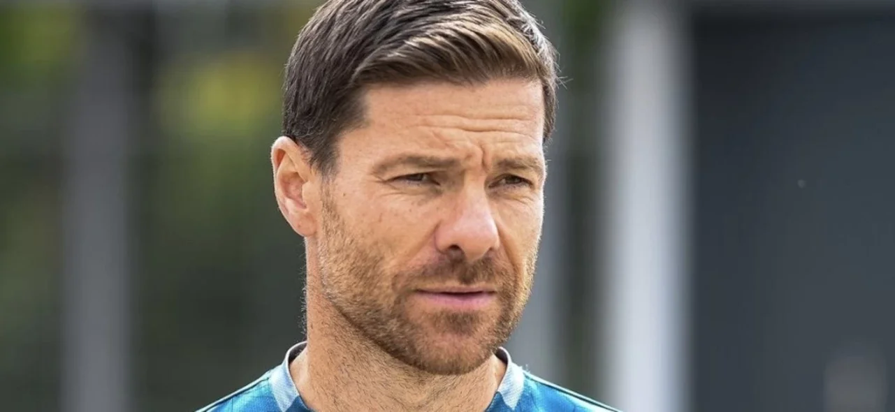 Xabi Alonso sigue al frente de Bayer Leverkusen hasta el 2026. / Foto: Bundesliga.