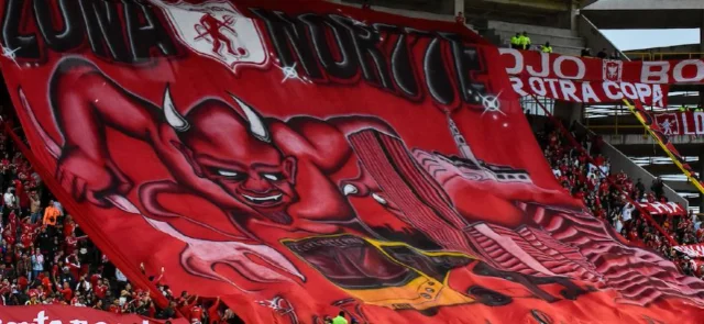 Momentos de tensión de presentaron en sede de América | Foto: VizzorImage / Edward Leguizamon