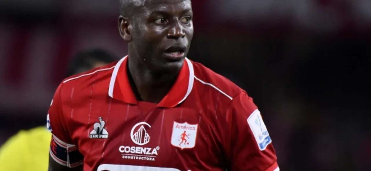 Adrián Ramos, titular en América de Cali. / Foto: VizzorImage - Gabriel Aponte