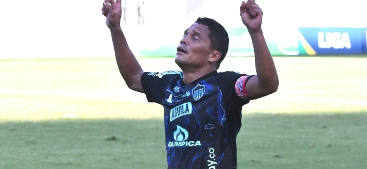 Carlos Bacca - Delantero de Junior de Barranquilla - VizzorImage / Luis Benavides