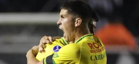 Tomás Cardona celebra, con un compañero, el paso a semifinales - AFP