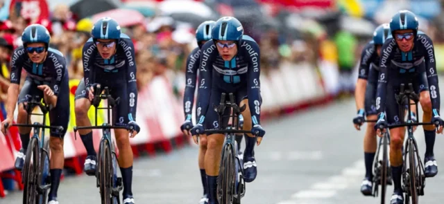 El equipo DSM-Firmenich ganó la etapa 1 de la Vuelta a España. / Foto: Twitter La Vuelta.