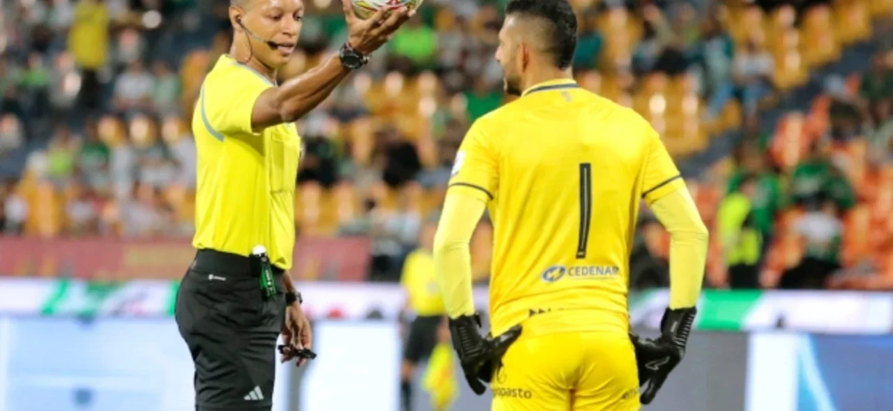 Retrasos en el juego de Nacional vs. Pasto. / Foto: Vizzorimage.