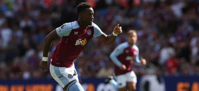 Jhon Jáder Durán y su promesa cumplida a hincha de Aston Villa. / Foto: AFP.