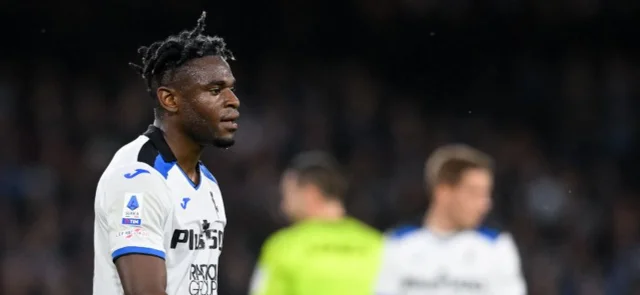 ¿Duván Zapata le ganó el puesto a Muriel para llegar a Roma? / AFP