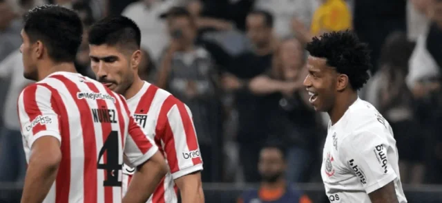 Corinthians superó a Estudiantes por la tanda de penales - AFP