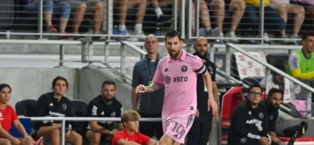 Guardaespaldas de Messi no se le despega un segundo / AFP