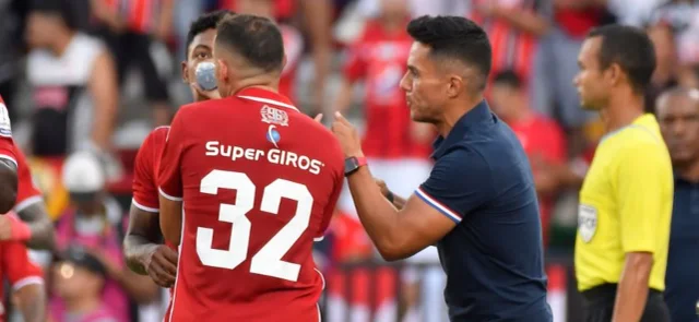 Ultimátum para Lucas González | Foto: VizzorImage / Gabriel Aponte