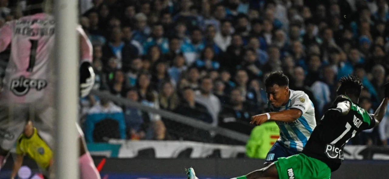 Nacional sufrió ante Racing / AFP