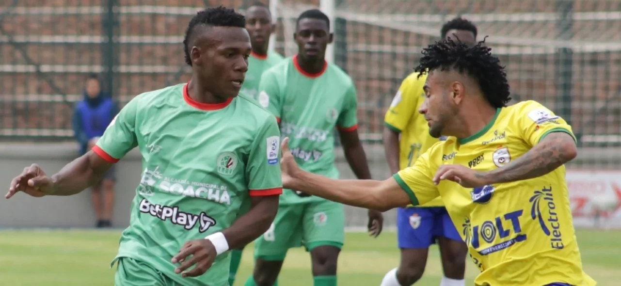 Joan Cajares enfrenta a Mario Ramírez - VizzorImage / Yulieth Rincon