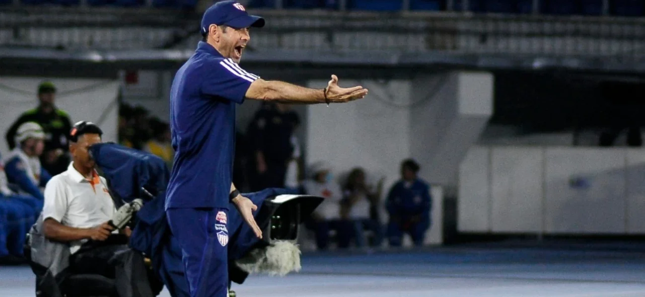 Arturo Reyes técnico de Junior - VizzorImage / Jesús Rico