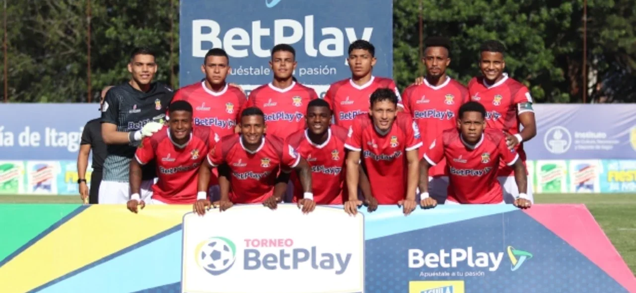 Barranquilla por poco anota gol ante Leones. / Foto: Vizzorimage.