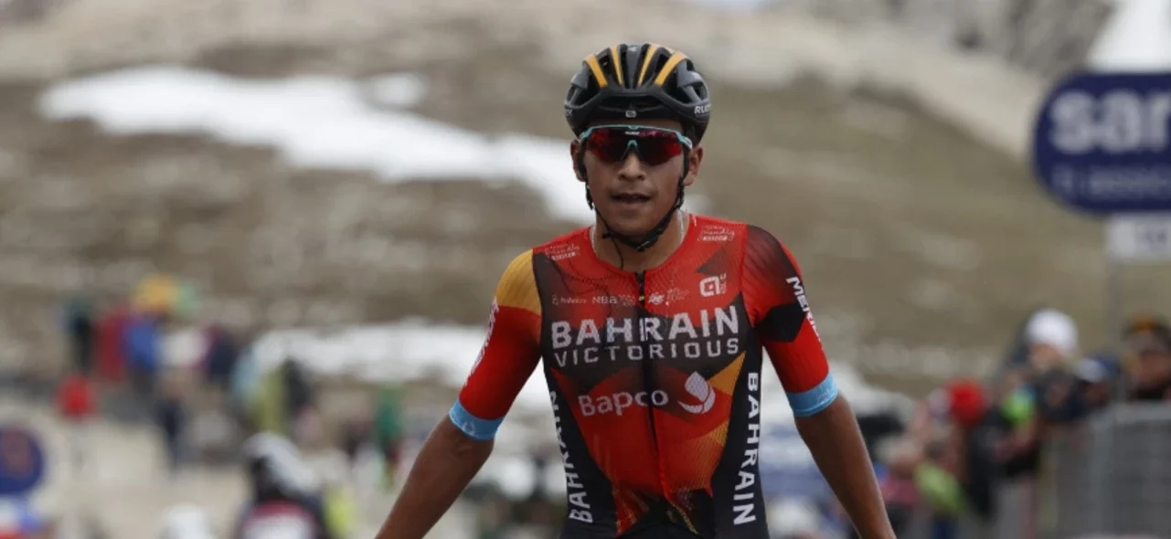 El ciclista colombiano Santiago Buitrago hace parte de los mejores 50 ciclistas. / Foto: AFP.