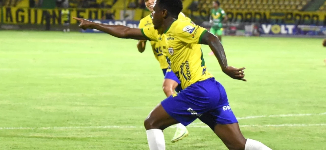 Real Cartagena ilusiona a su afición con este nuevo triunfo - VizzorImage / Javier Garcia