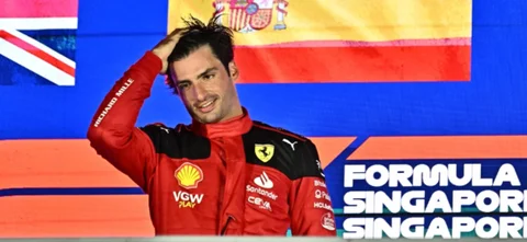 Carlos Sainz, ganador del Gran Premio de Singapur. / Foto: AFP.