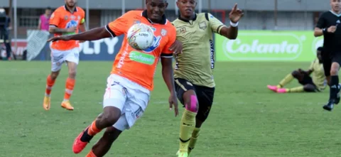 Geindry Cuervo fue la figura del partido - VizzorImage / Paulina Betancur