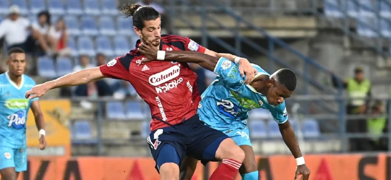 Joaquin Varela lucha contra Kleimar Mosquera - VizzorImage / Andrés Felipe López