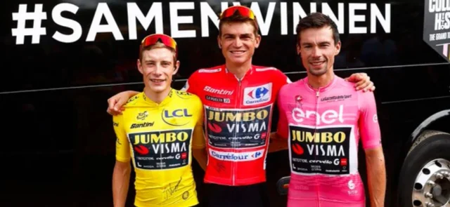 Jumbo Visma y el tridente campeón del Giro, Tour y Vuelta. / Foto: Twitter Jumbo Visma.