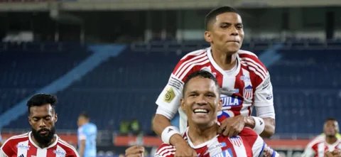 Junior consiguió una goleada histórica. Foto: VizzorImage / Jairo Cassiani