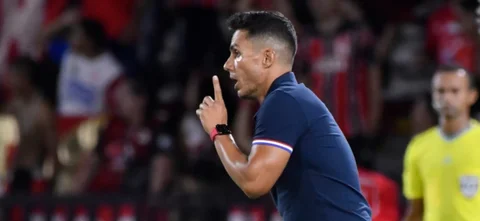 Lucas González técnico de América - VizzorImage / Gabriel Aponte