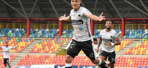 Jonathan Muñoz anotó el primer tanto del partido - VizzorImage / David Murillo