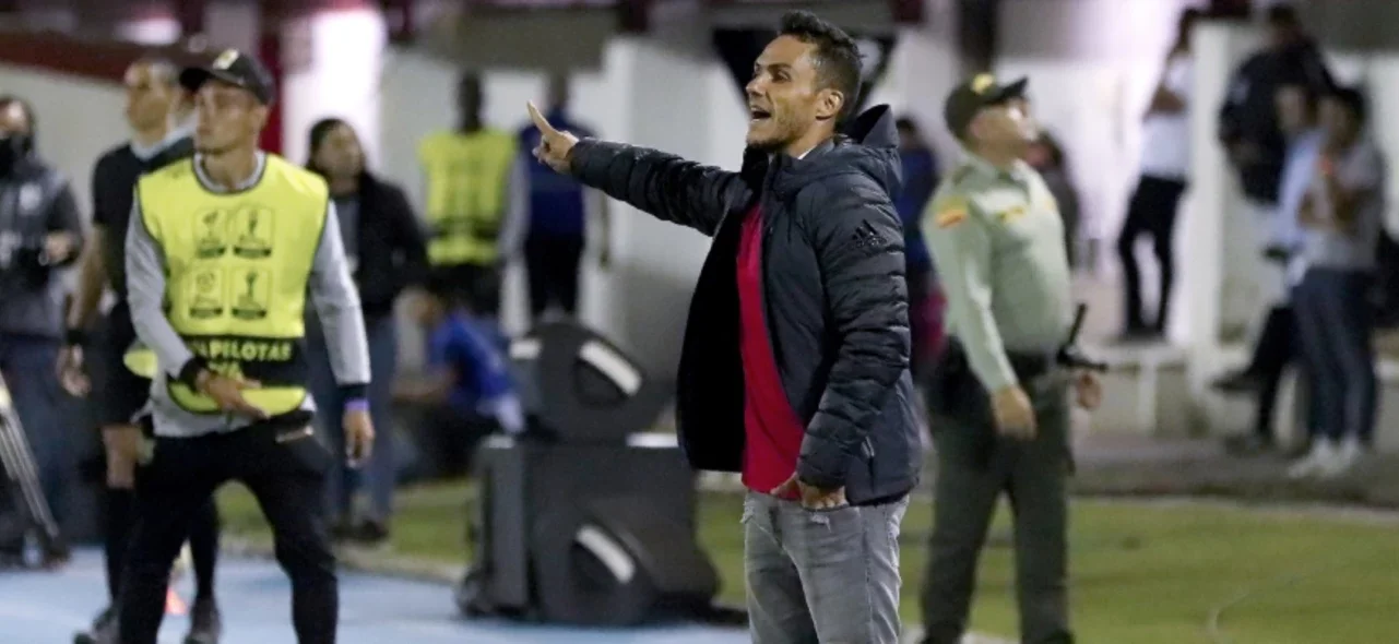 Lucas González, técnico de América - VizzorImage / Daniel Gallo