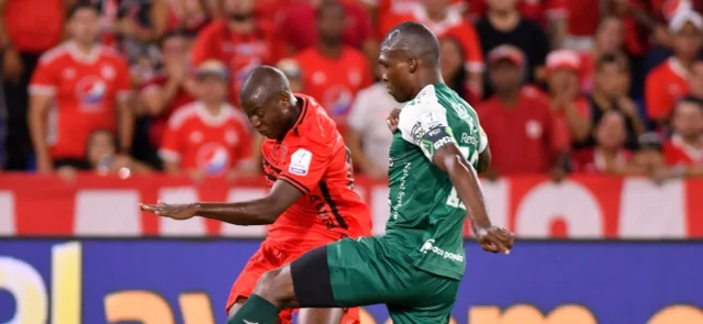 Germán Mera en el clásico ante América de Cali - Foto: VizzorImage/ / Gabriel Aponte