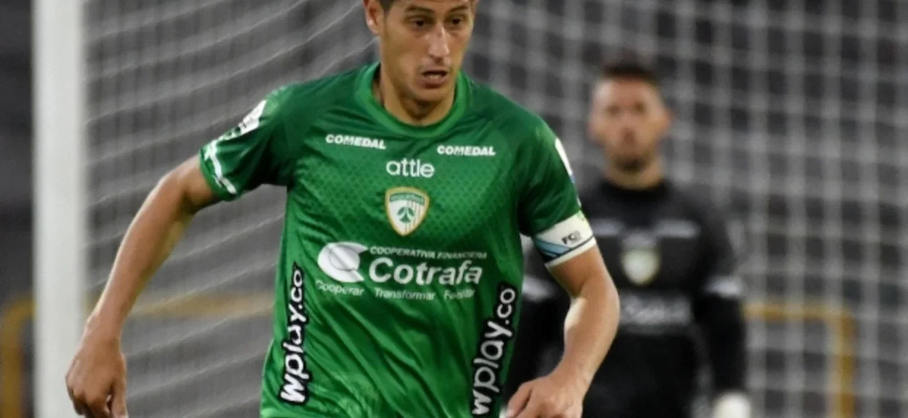 Palo de Equidad ante Boyacá Chicó. / Foto: Vizzorimage.