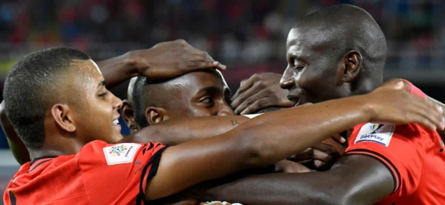 Hinchada de América de Cali en el estadio Pascual Guerrero - VizzorImage / Oswaldo Paez