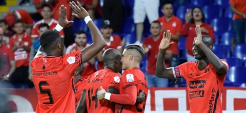 América de Cali celebra el triunfo ante Santa Fe - VizzorImage / Oswaldo Paez