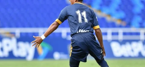 El travesaño le negó el gol a Boca | Foto: VizzorImage / Nelson Ríos