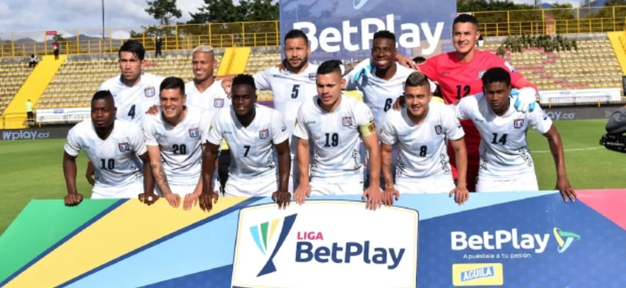 Boyacá Chicó se queda con 10 hombres. / Foto: Vizzorimage.