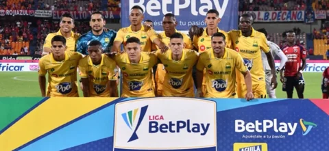 Medellín volvió a atacar el arco de Aguirre. / Foto: Vizzorimage.