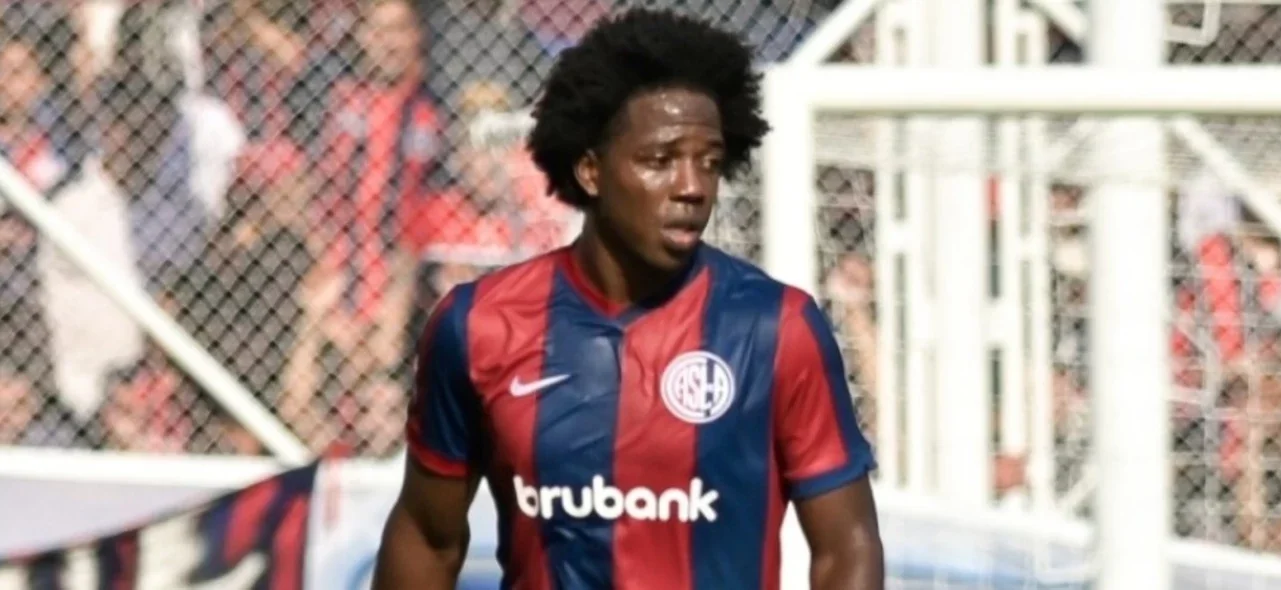 Carlos Sánchez - Volante de San Lorenzo de Almagro - Twitter: @SanLorenzo