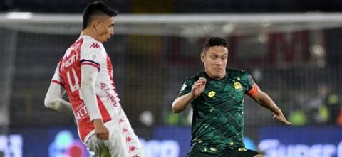 David Ramírez enfrenta a Javier Reina - VizzorImage / Luis Ramirez