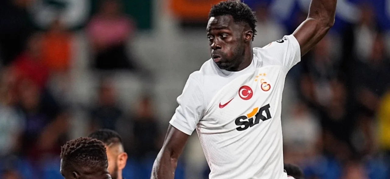 Davinson Sánchez en su debut con Galatasaray - Twitter: @Galatasaray