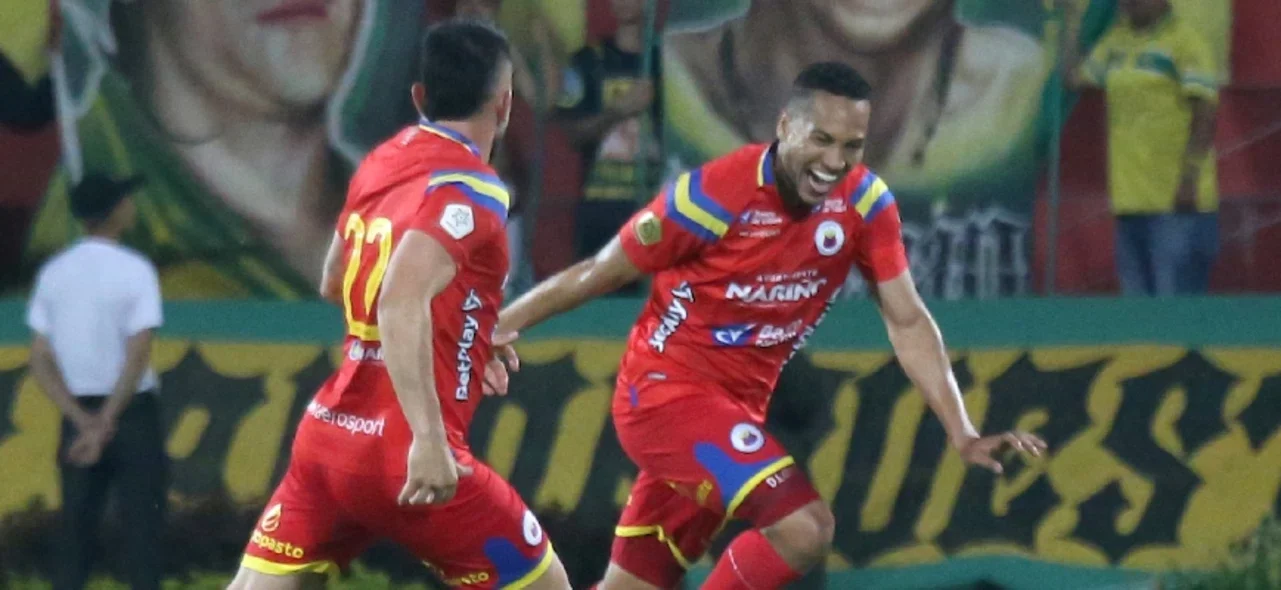 Darwin López celebra con Israel Alba - VizzorImage / Jaime Moreno