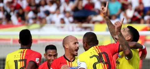 Adrián Balboa celebra su gol con Pereira - VizzorImage / Pablo Bohorquez