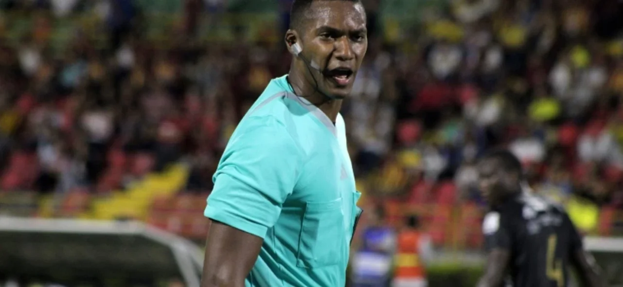 Diego Ulloa - Árbitro central de Valle de Cauca - VizzorImage / Juan Torres