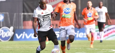 Envigado estuvo muy cerca de abrir el marcador. / Foto: Vizzorimage.